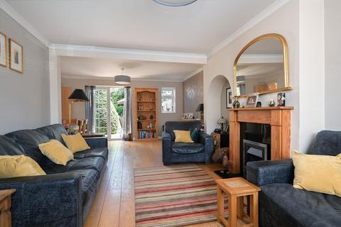 3 bedroom semi-detached house for sale - Ivydene, West Molesey