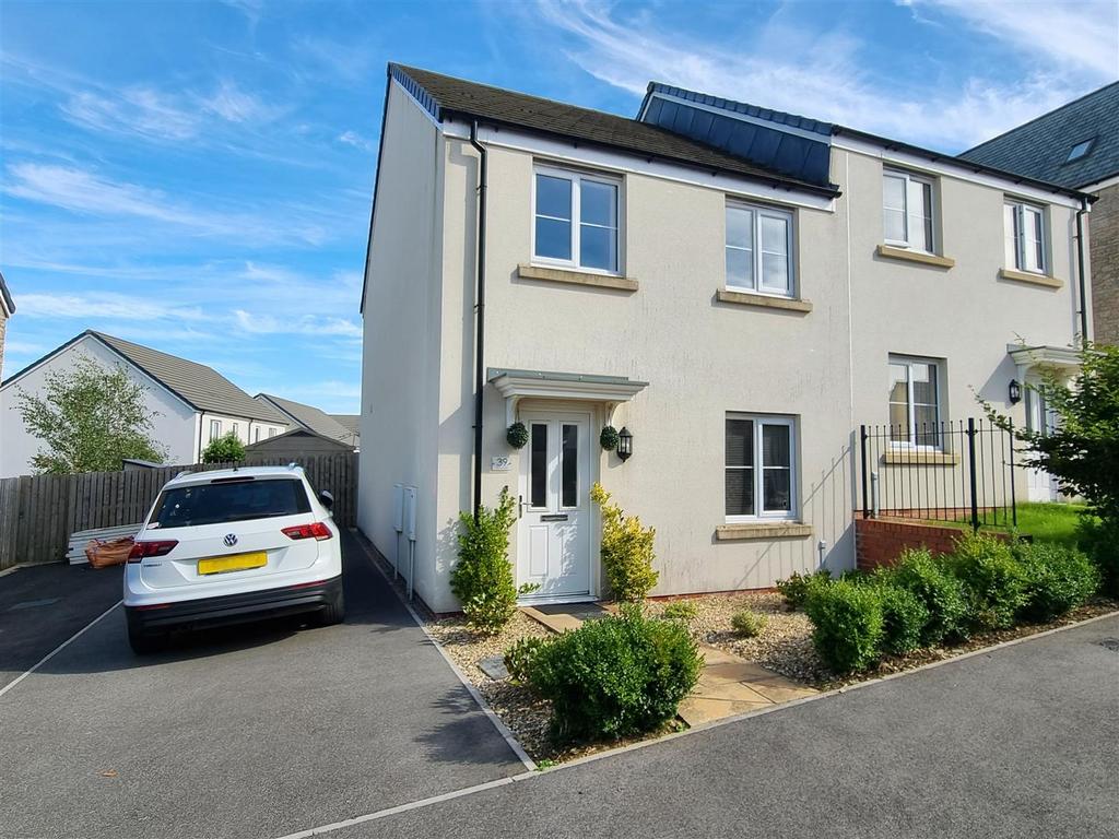 Gemini Drive, Liskeard 2 bed semidetached house £227,500