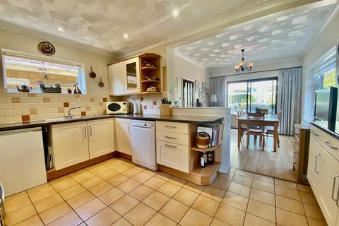 39 Oundle Road, Chesterton, Peterborough, PE7 3UA
