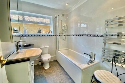 39 Oundle Road, Chesterton, Peterborough, PE7 3UA