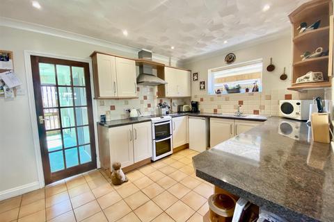 39 Oundle Road, Chesterton, Peterborough, PE7 3UA