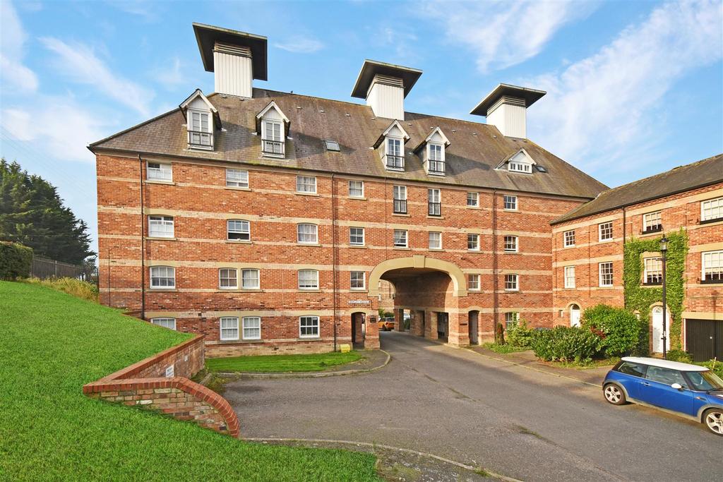 The Drays, Long Melford 2 bed flat £170,000