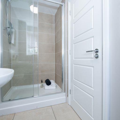 Ensuite.jpeg