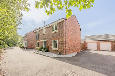 14 Dawn Close, Wollaston, Stourbridge, DY8 4GF