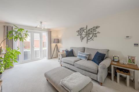 14 Dawn Close, Wollaston, Stourbridge, DY8 4GF