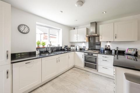 14 Dawn Close, Wollaston, Stourbridge, DY8 4GF