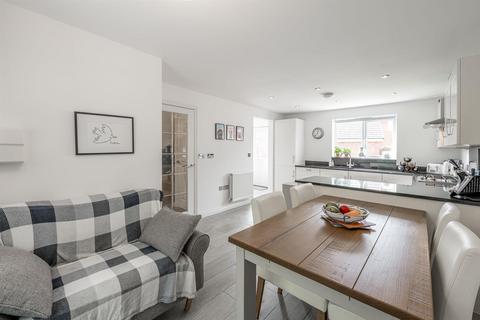 14 Dawn Close, Wollaston, Stourbridge, DY8 4GF