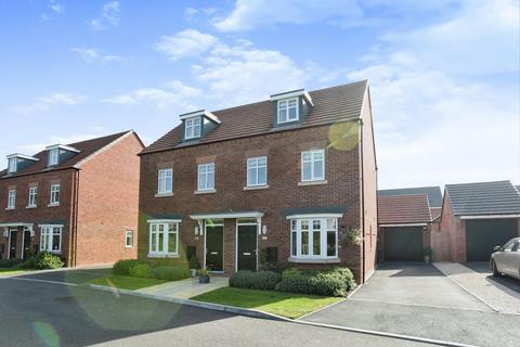 8 Larkin Avenue, Lichfield, WS13 6UL