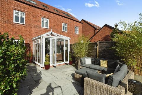 8 Larkin Avenue, Lichfield, WS13 6UL