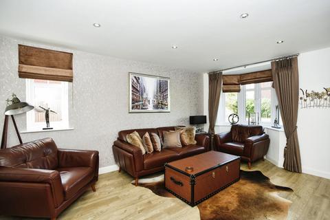 8 Larkin Avenue, Lichfield, WS13 6UL