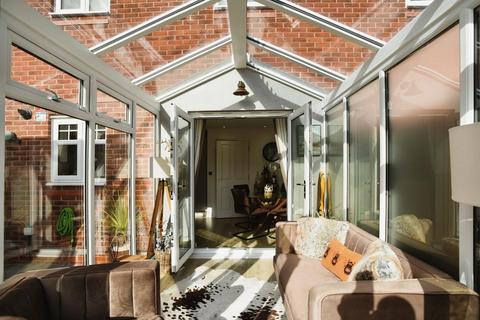 8 Larkin Avenue, Lichfield, WS13 6UL