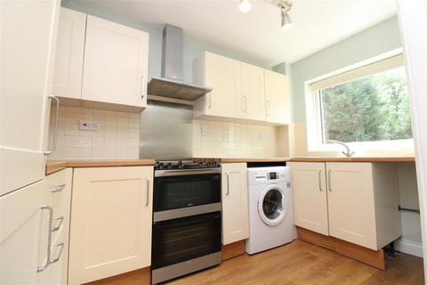 2 bedroom flat for sale, Kestrel Court, Greenhills, Ware, Hertfordshire, SG12