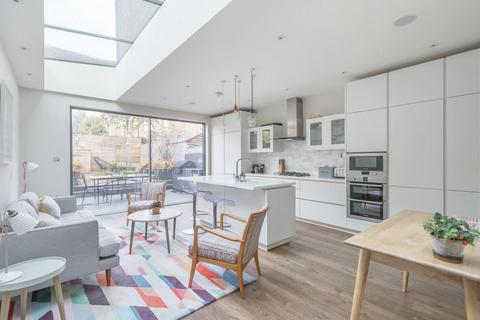 19 Brooksville Avenue, London, NW6 6TH