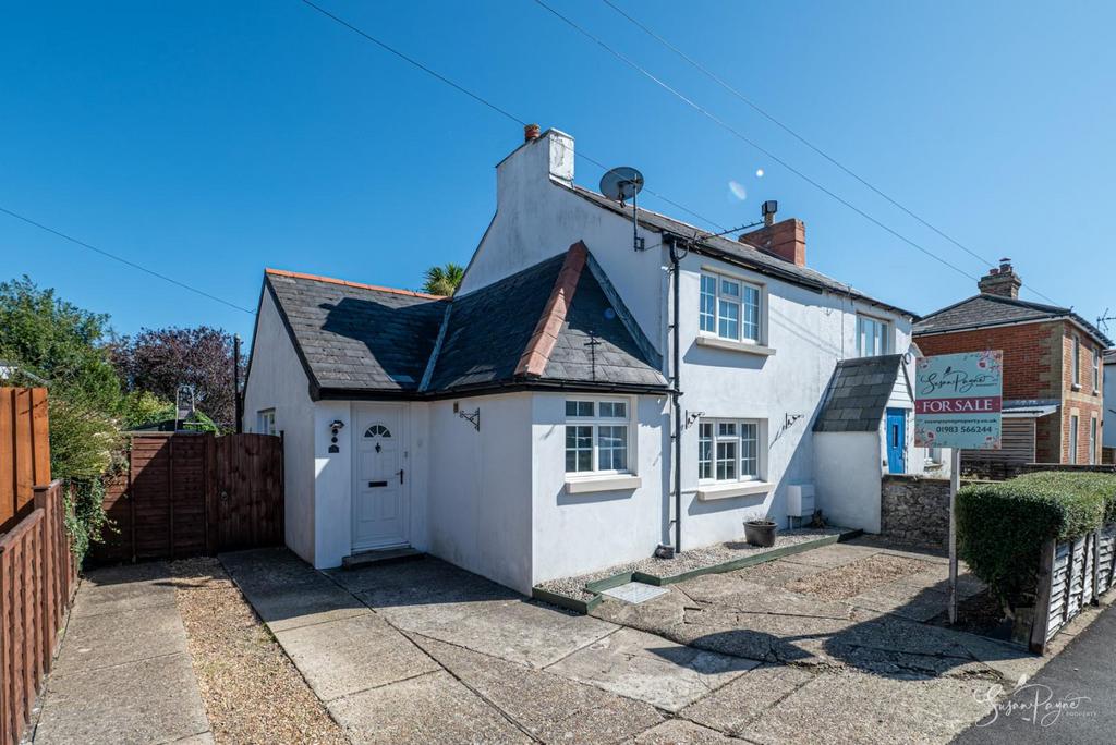 Marlborough Road, Ryde 2 bed semidetached house for sale £300,000
