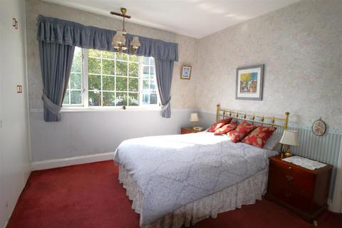 23 Kayemoor Road, Sutton, SM2 5HT