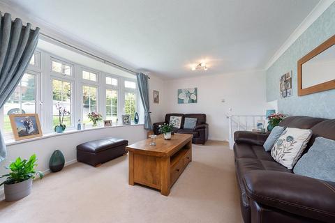 8 Kersey Drive, South Croydon, CR2 8SX