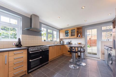 8 Kersey Drive, South Croydon, CR2 8SX