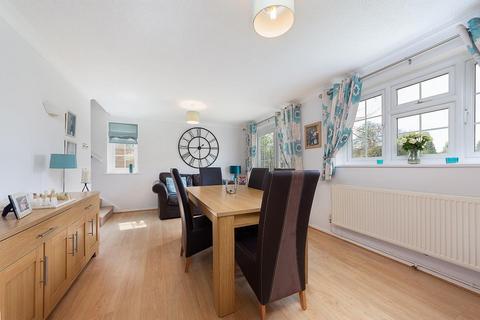 8 Kersey Drive, South Croydon, CR2 8SX