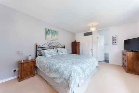 8 Kersey Drive, South Croydon, CR2 8SX
