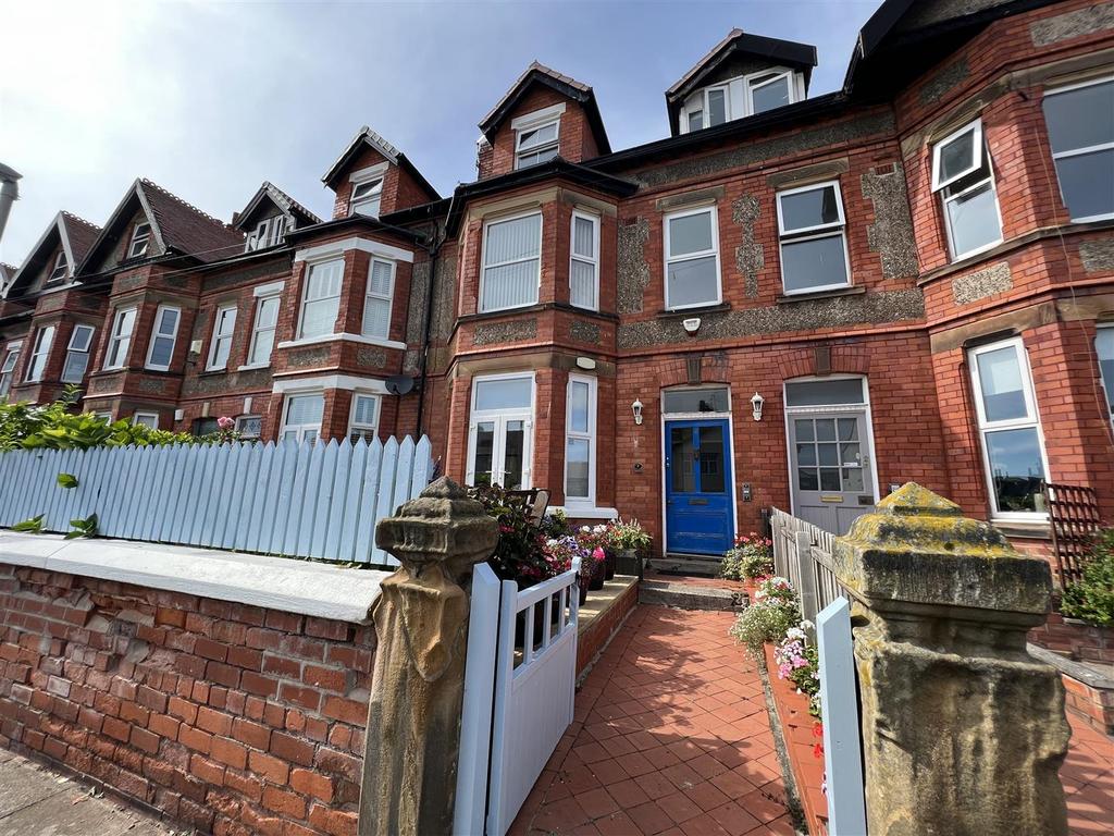 Shrewsbury Road, West Kirby, Wirral 2 bed flat £800 pcm (£185 pw)
