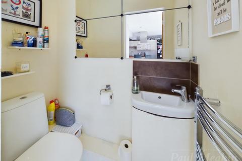 78 Foxearth Road, South Croydon, CR2 8EE