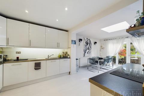 30 Chestnut Grove, South Croydon, CR2 7LH