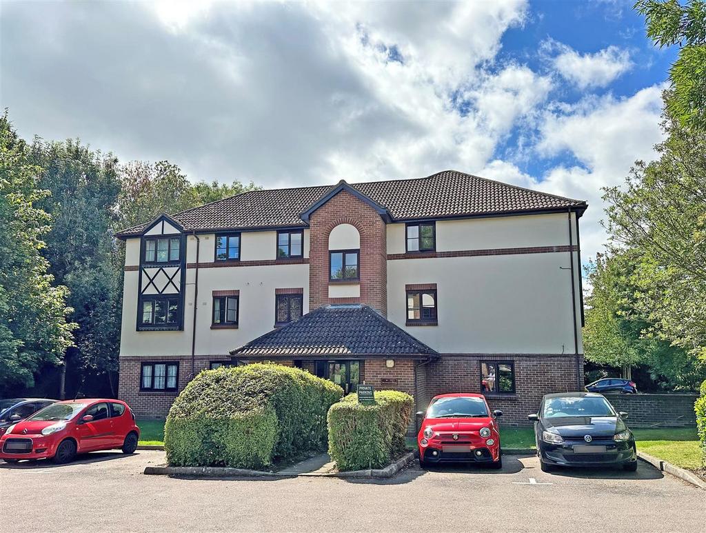 Wordsworth Mead, Redhill 2 bed flat £265,000