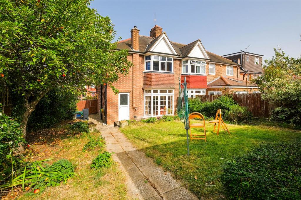 The Vale, Woodford Green 3 bed house for sale £725,000