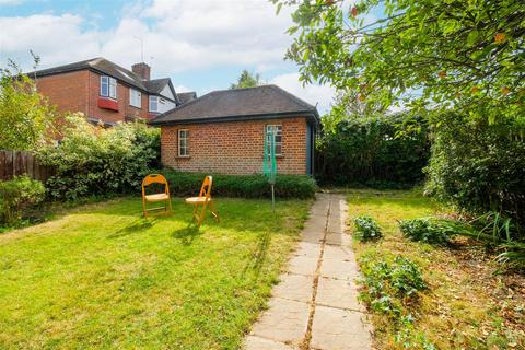 14 The Vale, Woodford Green, IG8 9BX