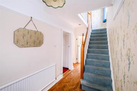 14 The Vale, Woodford Green, IG8 9BX
