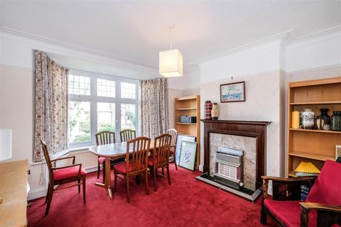 14 The Vale, Woodford Green, IG8 9BX
