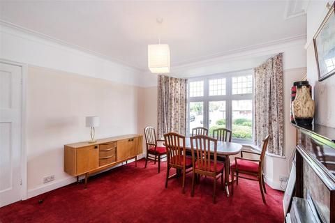 14 The Vale, Woodford Green, IG8 9BX