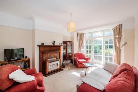 14 The Vale, Woodford Green, IG8 9BX