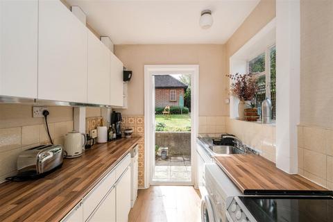 14 The Vale, Woodford Green, IG8 9BX