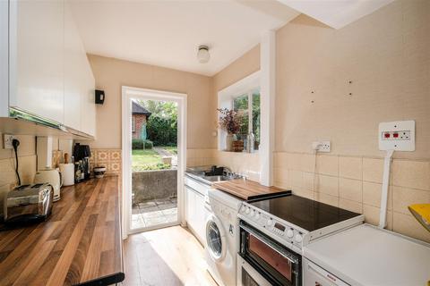 14 The Vale, Woodford Green, IG8 9BX