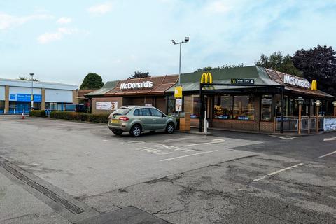 Retail property (out of town) to rent, Kingston, Hull HU9