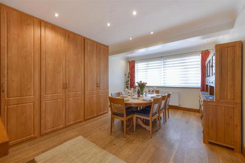 251 Billing Road, Northampton, NN1 5RX