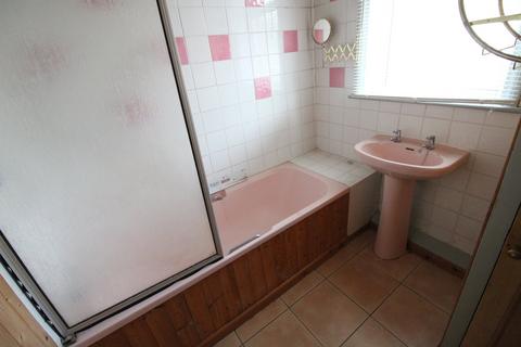 339 Halifax Road, Cross Roads, Keighley, BD22 9AA
