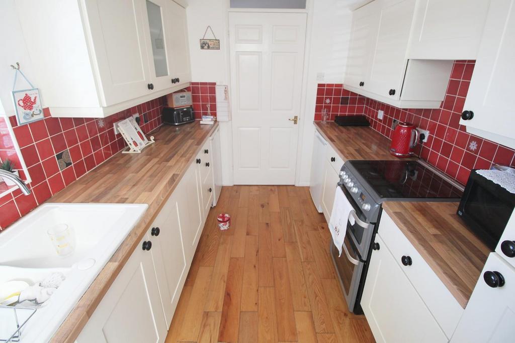 Kitchen 2.JPG