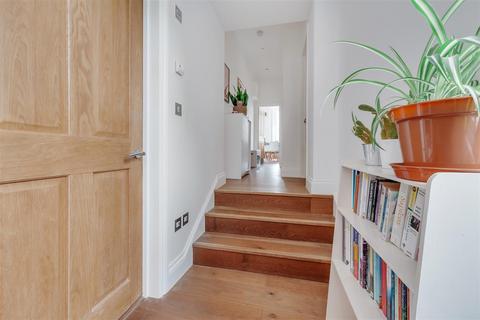 2 bedroom flat for sale - Savernake Road, Hampstead NW3
