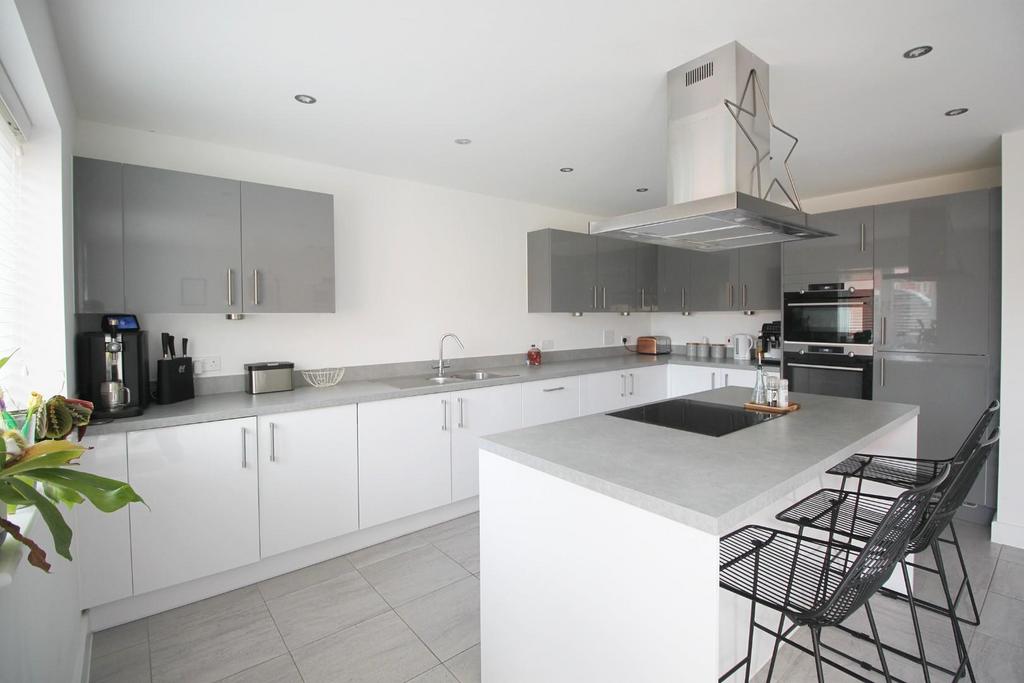 Kitchen 2.JPG
