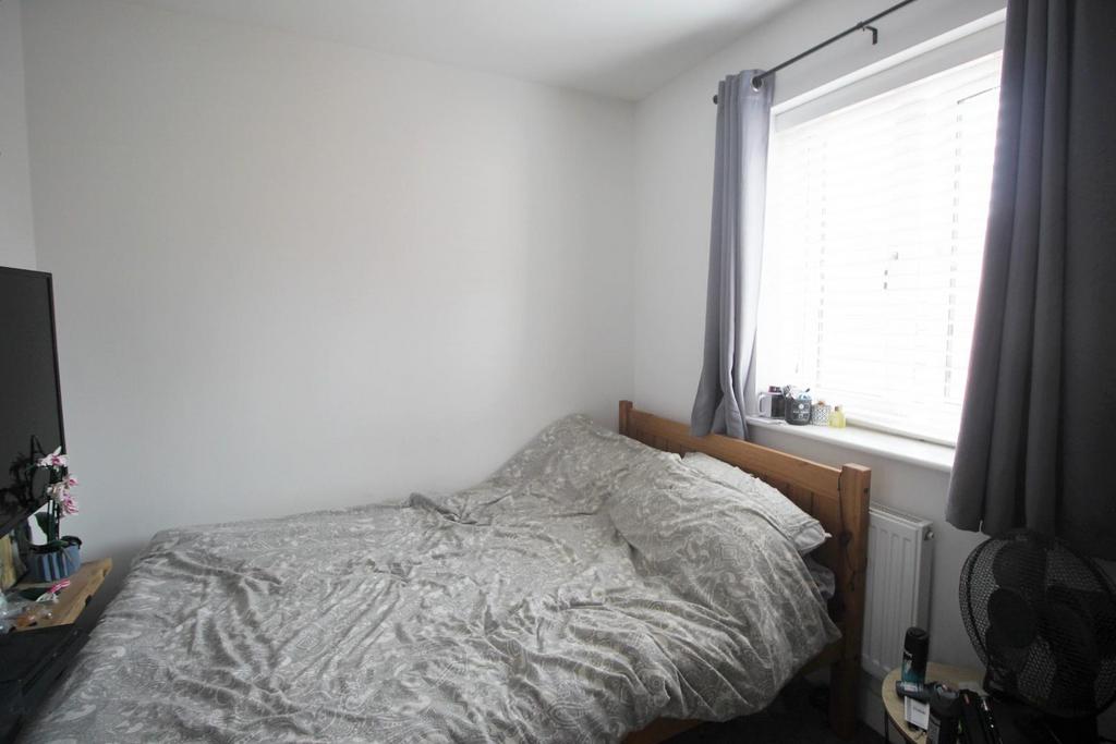 Bed 3.JPG