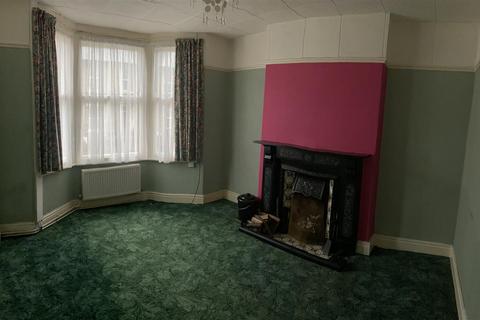 3 bedroom terraced house for sale, London Road, Corwen