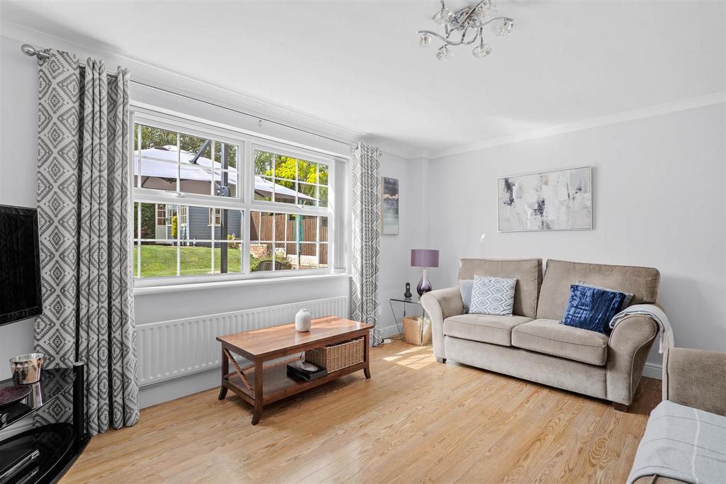 Tewkesbury Drive, Bedworth 4 bed detached house £330,000