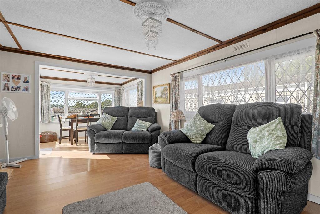 Mill Farm Park, Bulkington, Bedworth 2 bed mobile home for sale £130,000