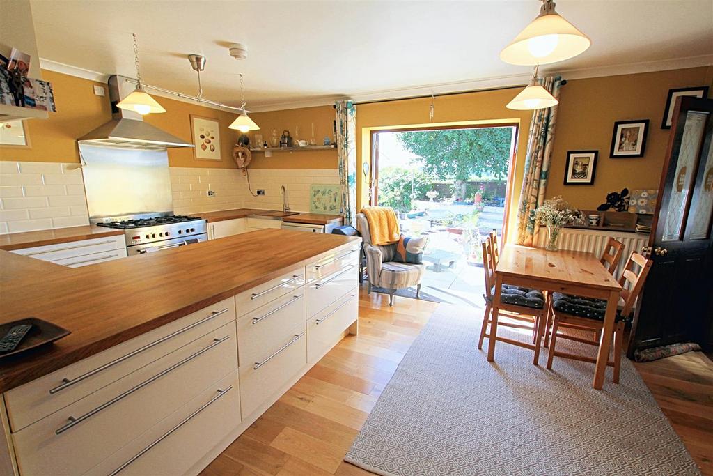 Kitchen/Breakfast Room