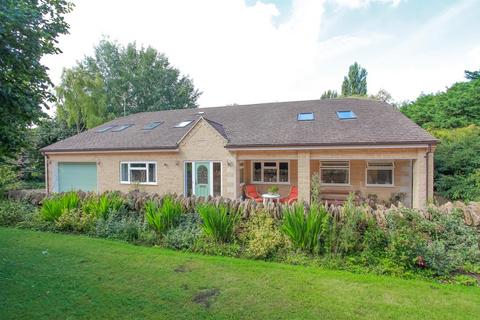 17 Corbett Road, Carterton, OX18 3LG