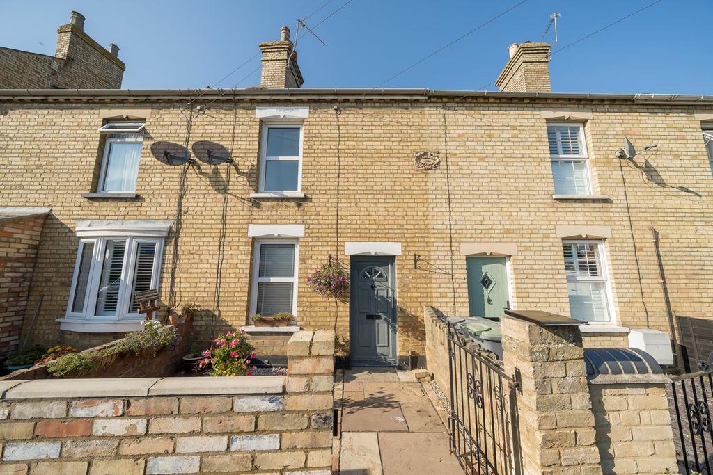 Clifton Road, Shefford, SG17 2 bed terraced house for sale £300,000