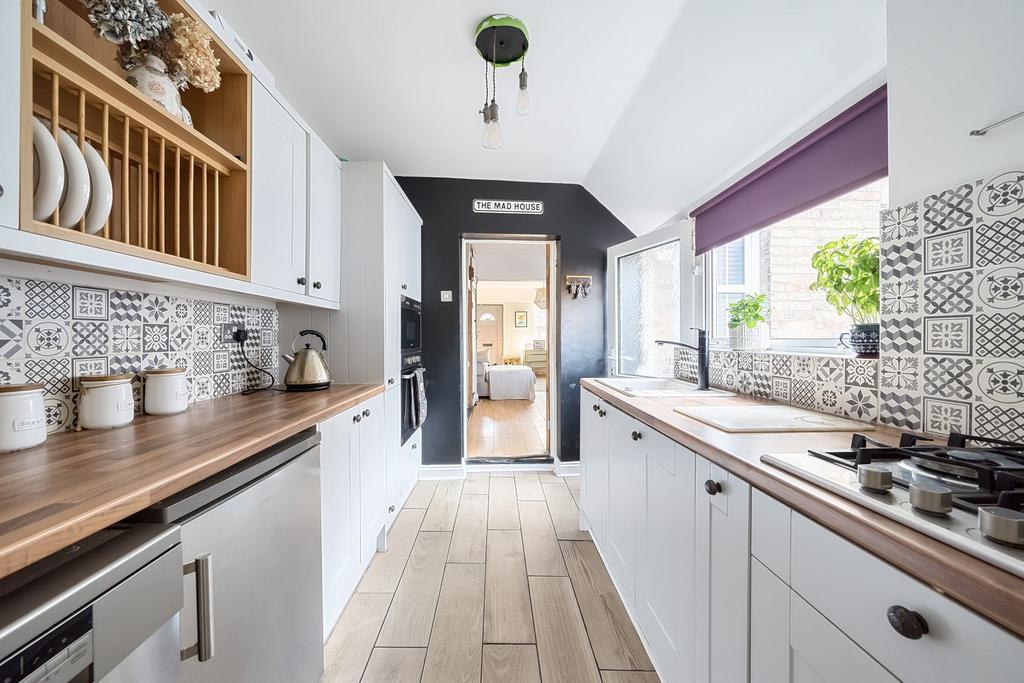 Clifton Road, Shefford, SG17 2 bed terraced house for sale £300,000