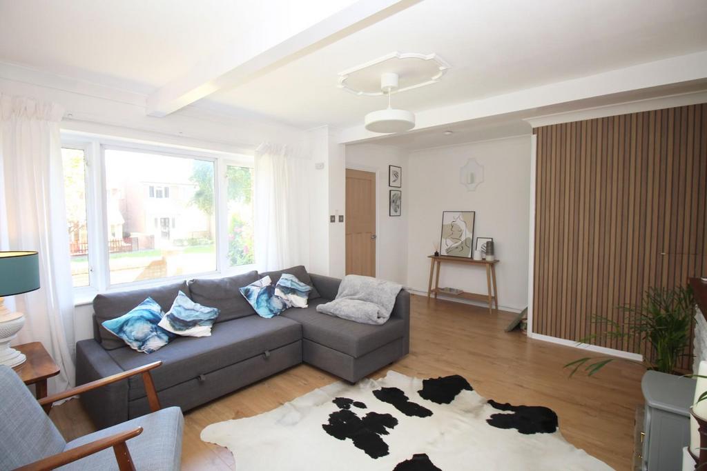 Wellington Road, Stevenage 3 bed terraced house for sale £375,000